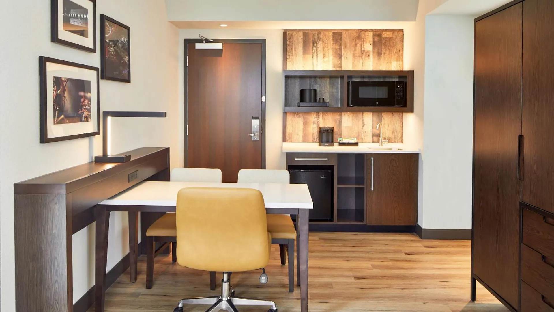 Embassy Suites By Hilton Nashville Downtown Hotel