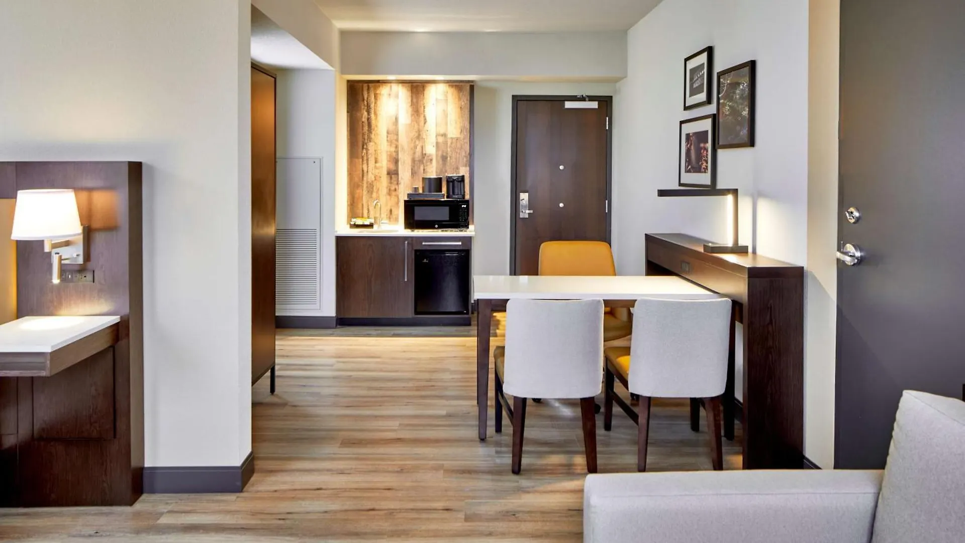 Embassy Suites By Hilton Nashville Downtown Hotel
