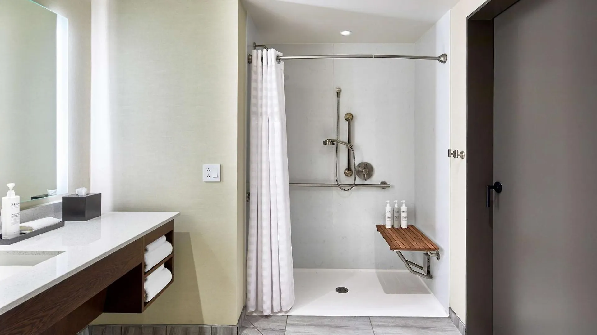 Embassy Suites By Hilton Nashville Downtown Hotel