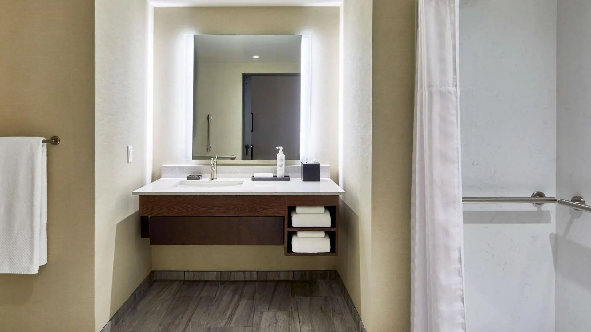 Embassy Suites By Hilton Nashville Downtown 4*,