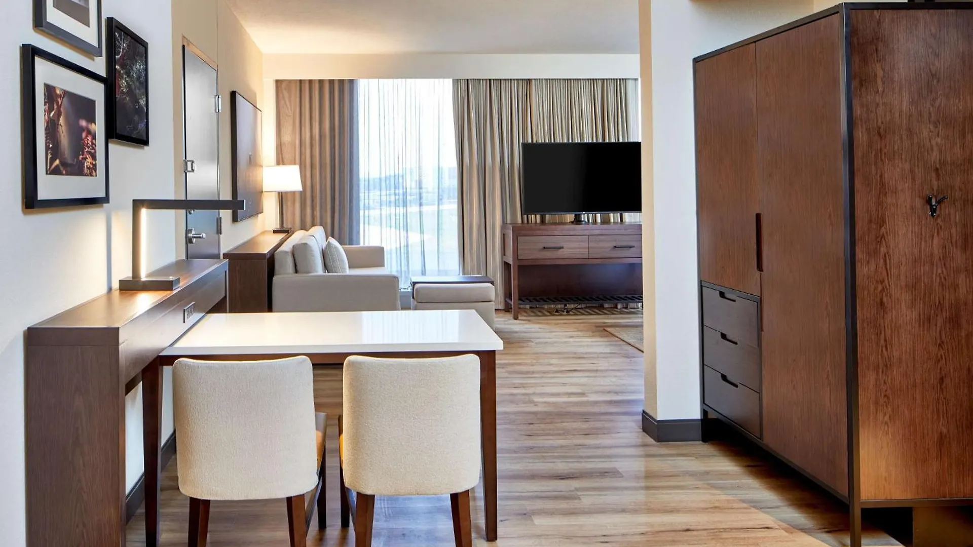 Hotel Embassy Suites By Hilton Nashville Downtown